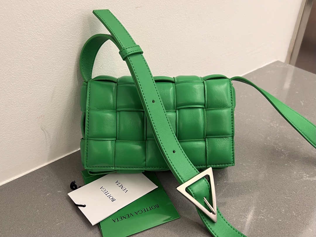 Small Padded Cassette Intreccio Leather Cross-body Bag Green